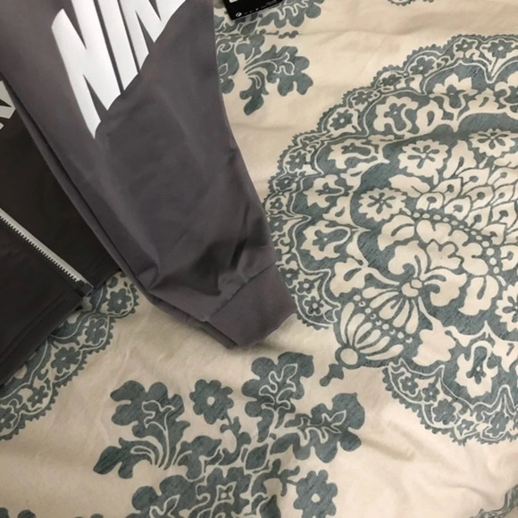 NWT Toddler infant Grey and white Nike 2 piece set activewear sporty athletic - Picture 3 of 4